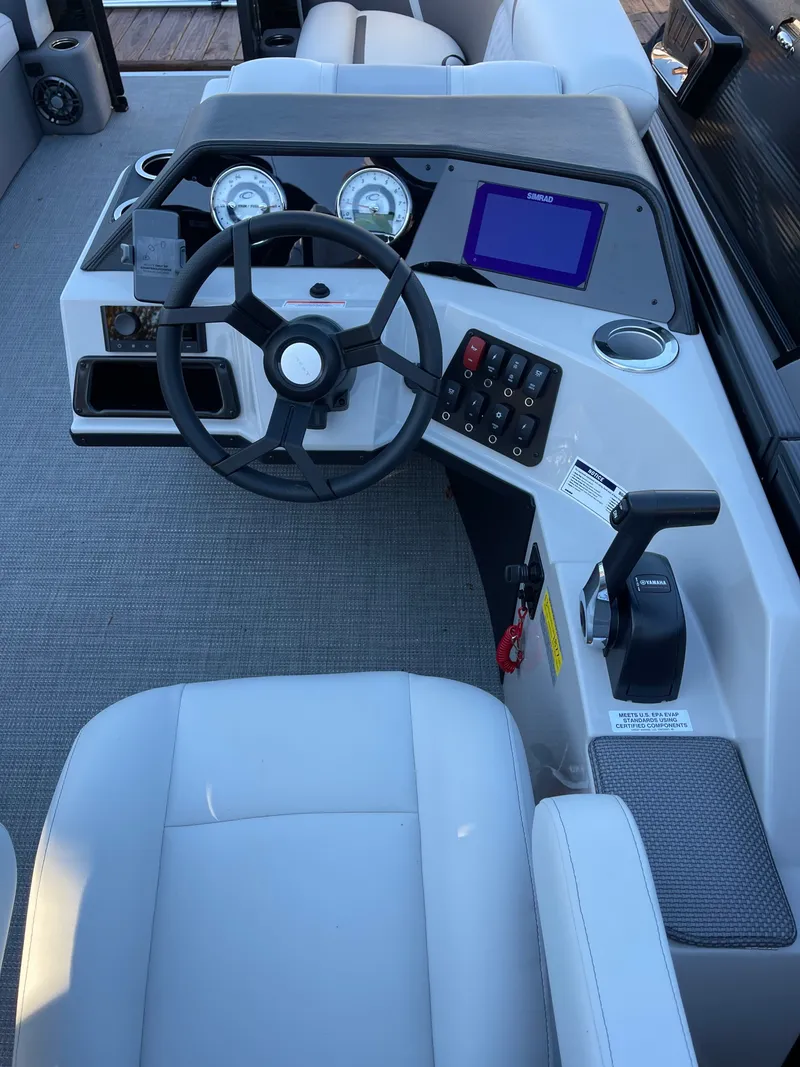 Slide: The Image of Crest Classic 220 SLC 2025 - 6