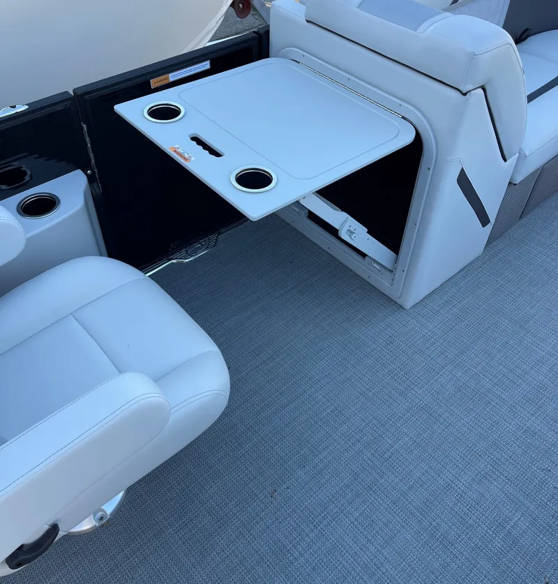 Slide: The Image of Crest Classic 220 SLC 2025 - 8