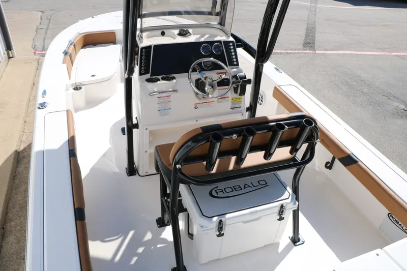 Slide: The Image of Robalo 226 Cayman 2024 - 15