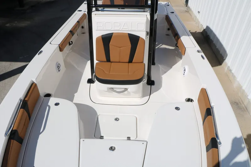 Slide: The Image of Robalo 226 Cayman 2024 - 21