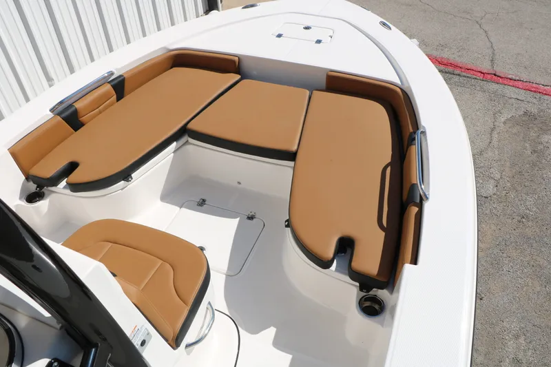 Slide: The Image of Robalo 226 Cayman 2024 - 23