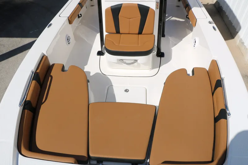 Slide: The Image of Robalo 226 Cayman 2024 - 24