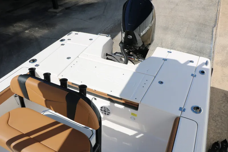 Slide: The Image of Robalo 226 Cayman 2024 - 26