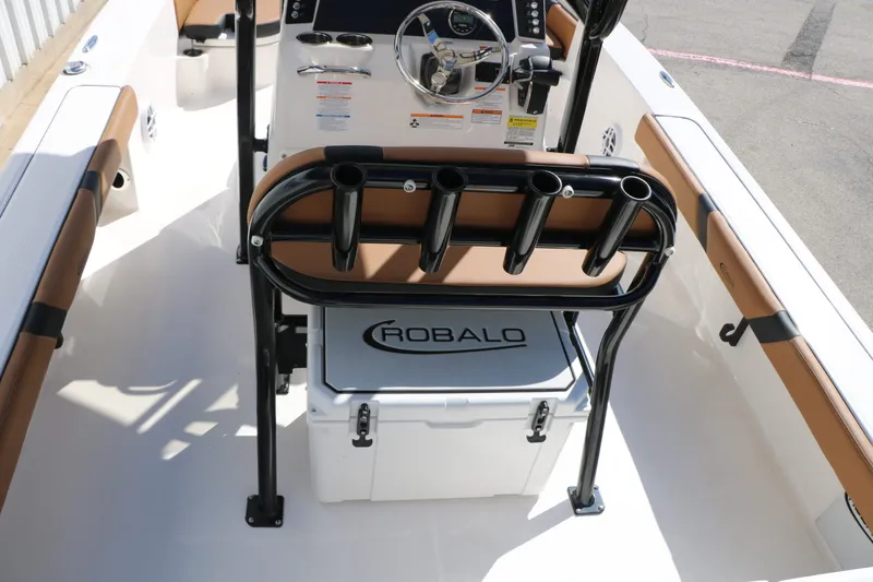 Slide: The Image of Robalo 226 Cayman 2024 - 28