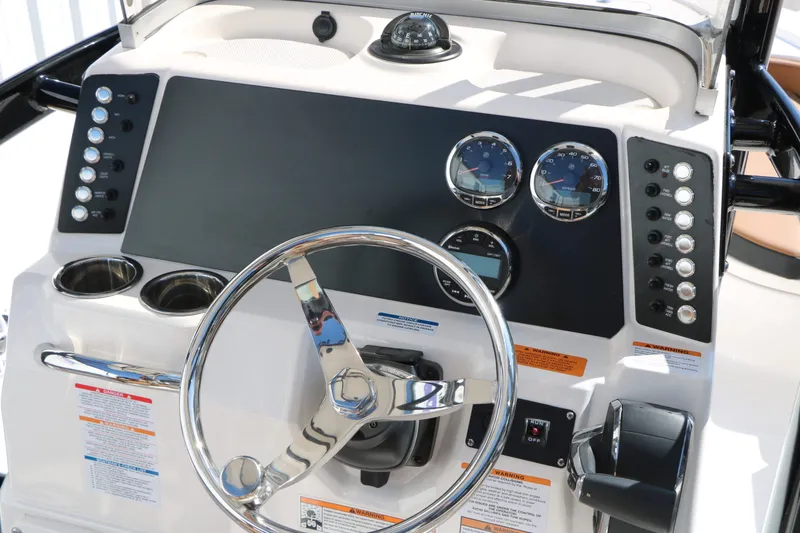 Slide: The Image of Robalo 226 Cayman 2024 - 33