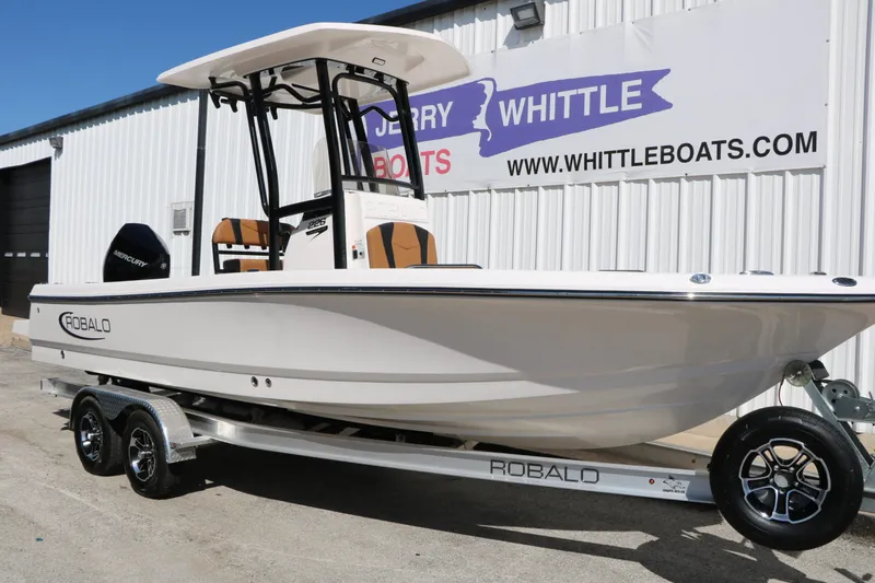 Slide: The Image of Robalo 226 Cayman 2024 - 4