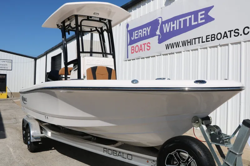 Slide: The Image of Robalo 226 Cayman 2024 - 5