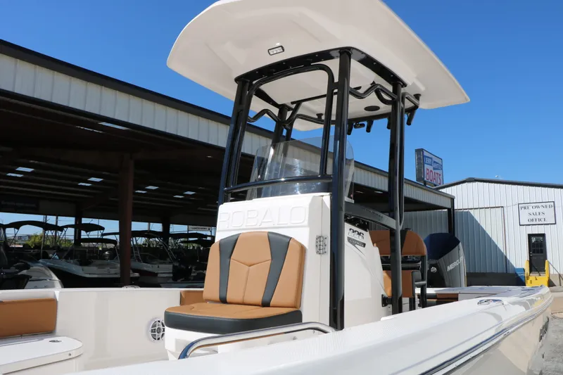 Slide: The Image of Robalo 226 Cayman 2024 - 7