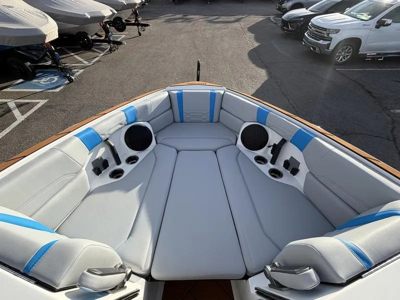 Slide: The Image of Malibu 26 LSV 2026 - 19