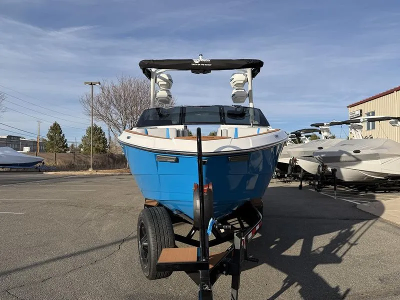 Slide: The Image of Malibu 26 LSV 2026 - 2