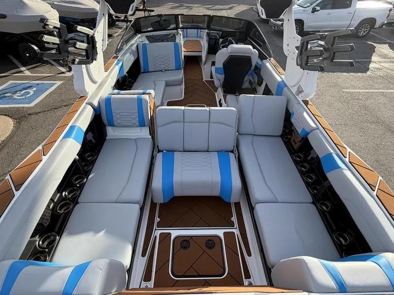 Slide: The Image of Malibu 26 LSV 2026 - 30