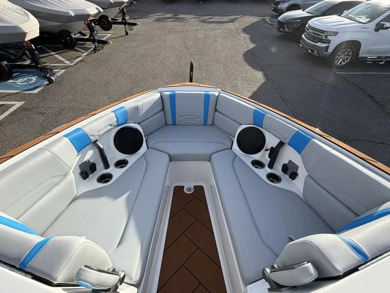 Slide: The Image of Malibu 26 LSV 2026 - 20