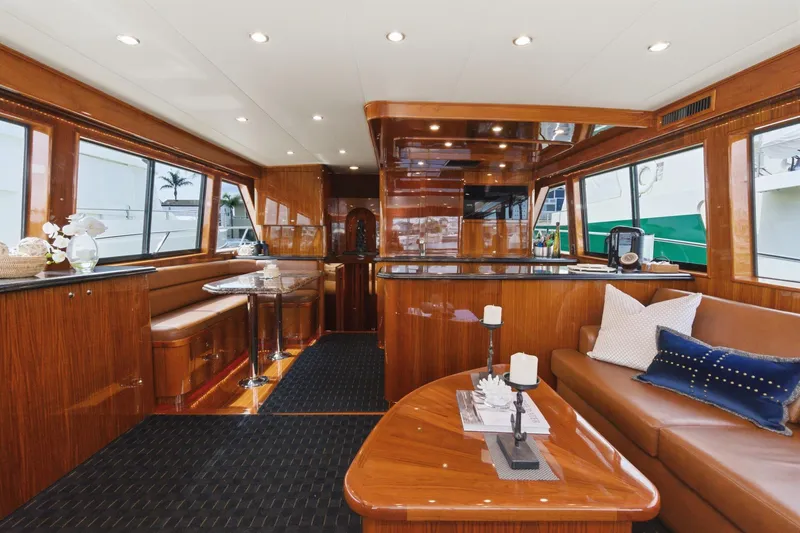 Slide: The Image of Hatteras 58 Convertible 1991 - 11