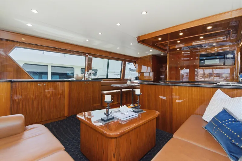 Slide: The Image of Hatteras 58 Convertible 1991 - 12