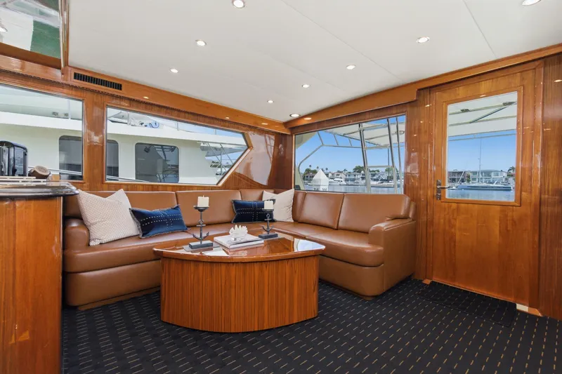 Slide: The Image of Hatteras 58 Convertible 1991 - 13