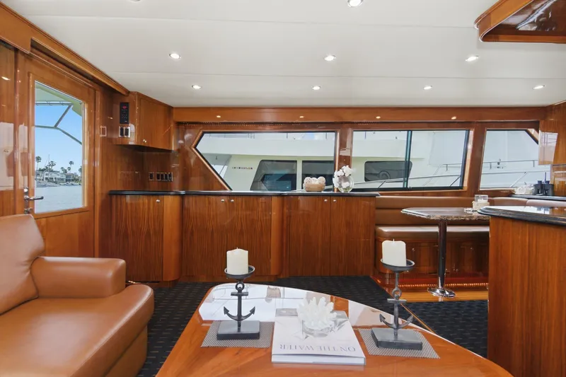 Slide: The Image of Hatteras 58 Convertible 1991 - 15