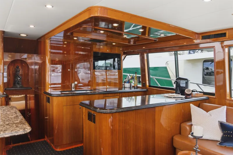Slide: The Image of Hatteras 58 Convertible 1991 - 16