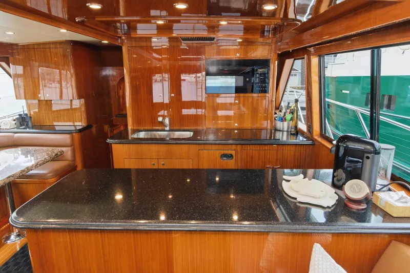 Slide: The Image of Hatteras 58 Convertible 1991 - 17