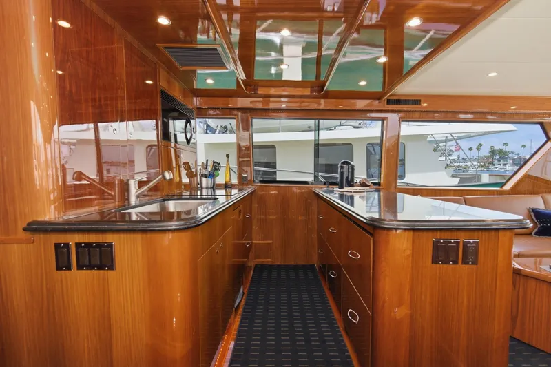 Slide: The Image of Hatteras 58 Convertible 1991 - 18