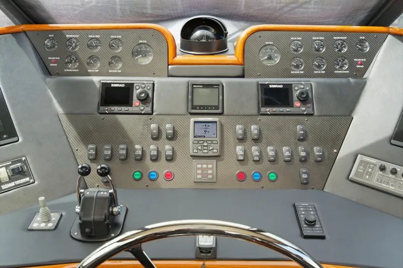Slide: The Image of Hatteras 58 Convertible 1991 - 8