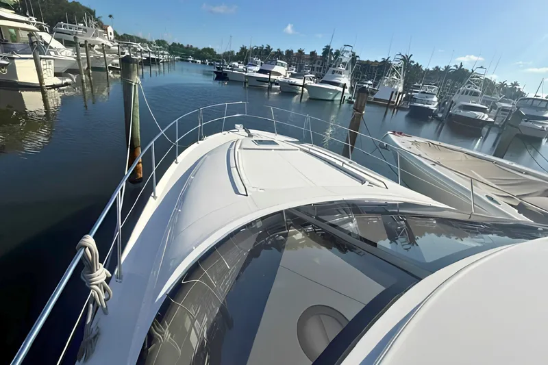 Slide: The Image of Sea Ray 560 Sedan Bridge 2000 - 10