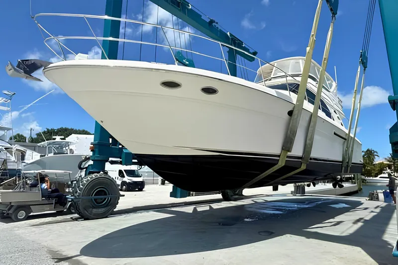 Slide: The Image of Sea Ray 560 Sedan Bridge 2000 - 1