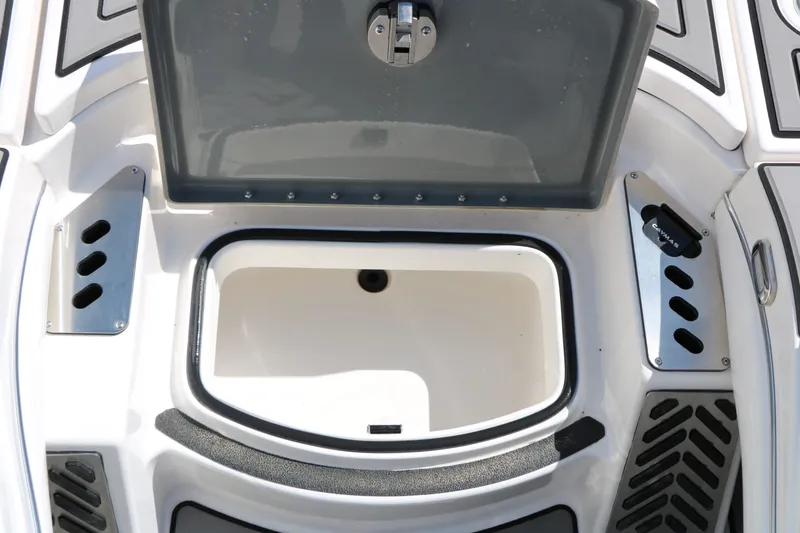 Slide: The Image of Caymas XS 21 Pro 2025 - 31