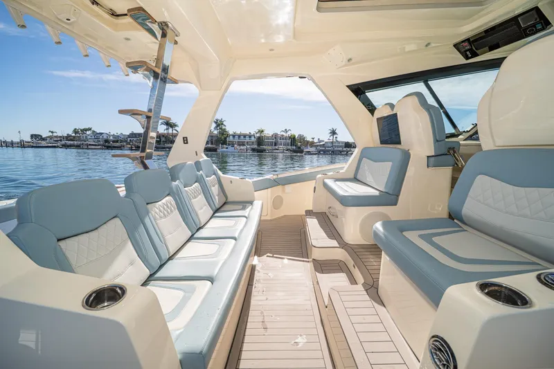 Slide: The Image of Scout 530 LXF 2023 - 49