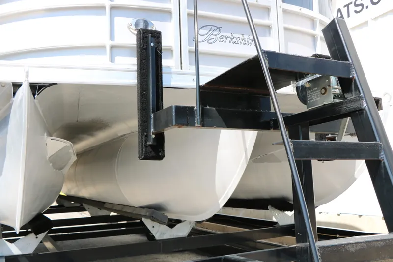 Slide: The Image of Berkshire Pontoons 22 RFX Cts Tri-toon 2017 - 15