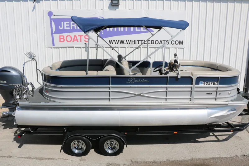 Slide: The Image of Berkshire Pontoons 22 RFX Cts Tri-toon 2017 - 16
