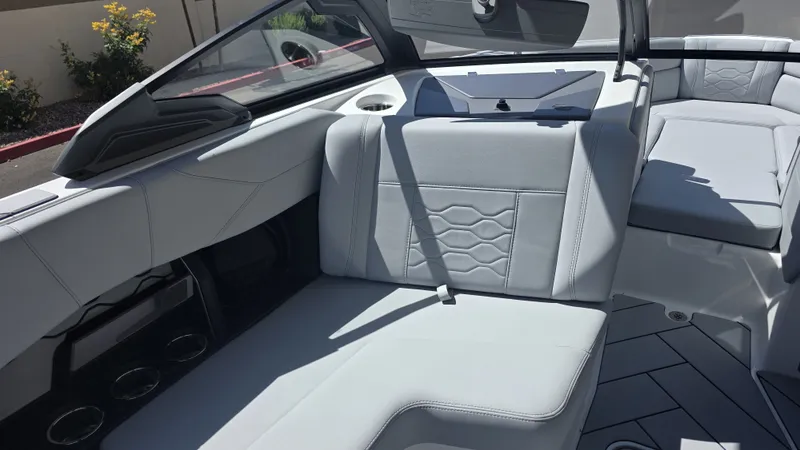 Slide: The Image of Malibu 23 LSV 2026 - 8