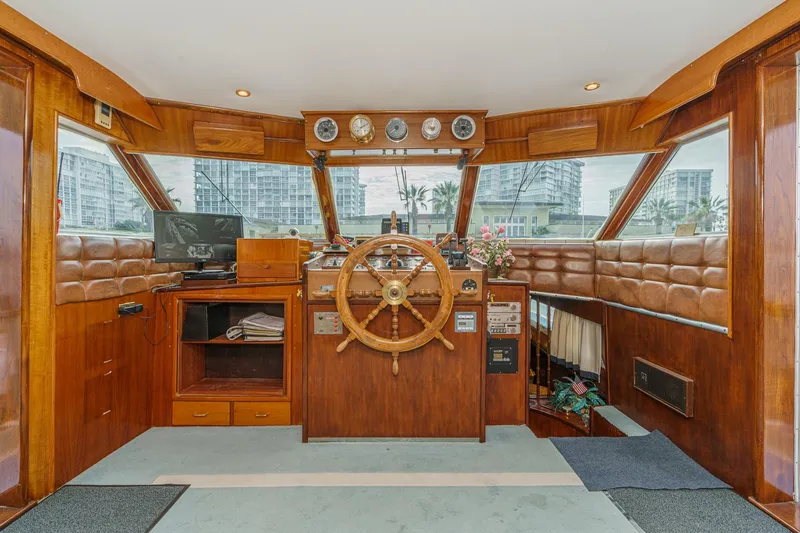 Slide: The Image of Hatteras 53 Motor Yacht 1971 - 23