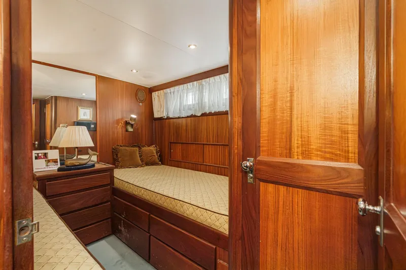 Slide: The Image of Hatteras 53 Motor Yacht 1971 - 43