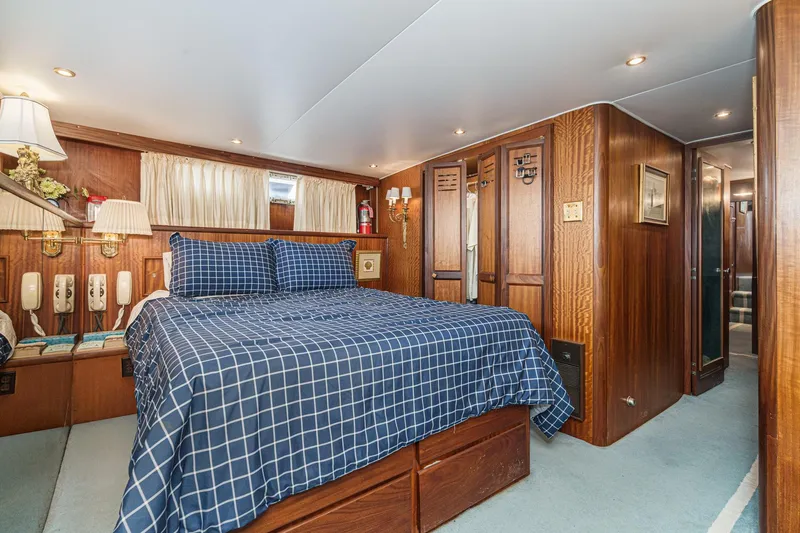 Slide: The Image of Hatteras 53 Motor Yacht 1971 - 44