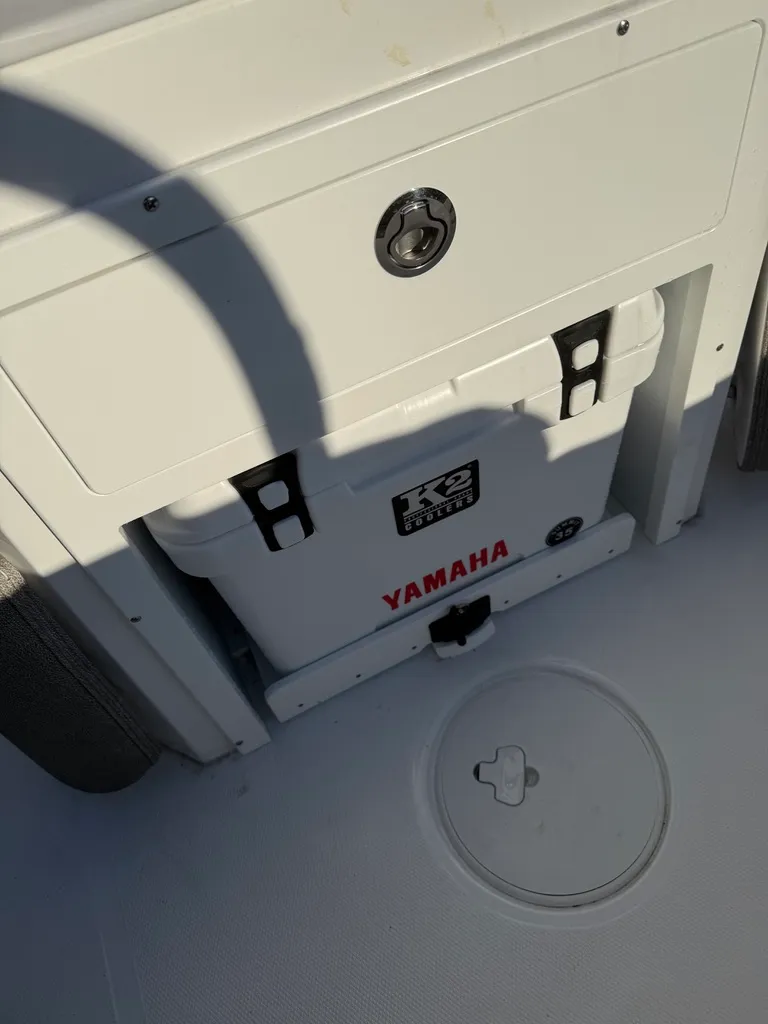 Slide: The Image of Sea Hunt Ultra 255SE 2026 - 13