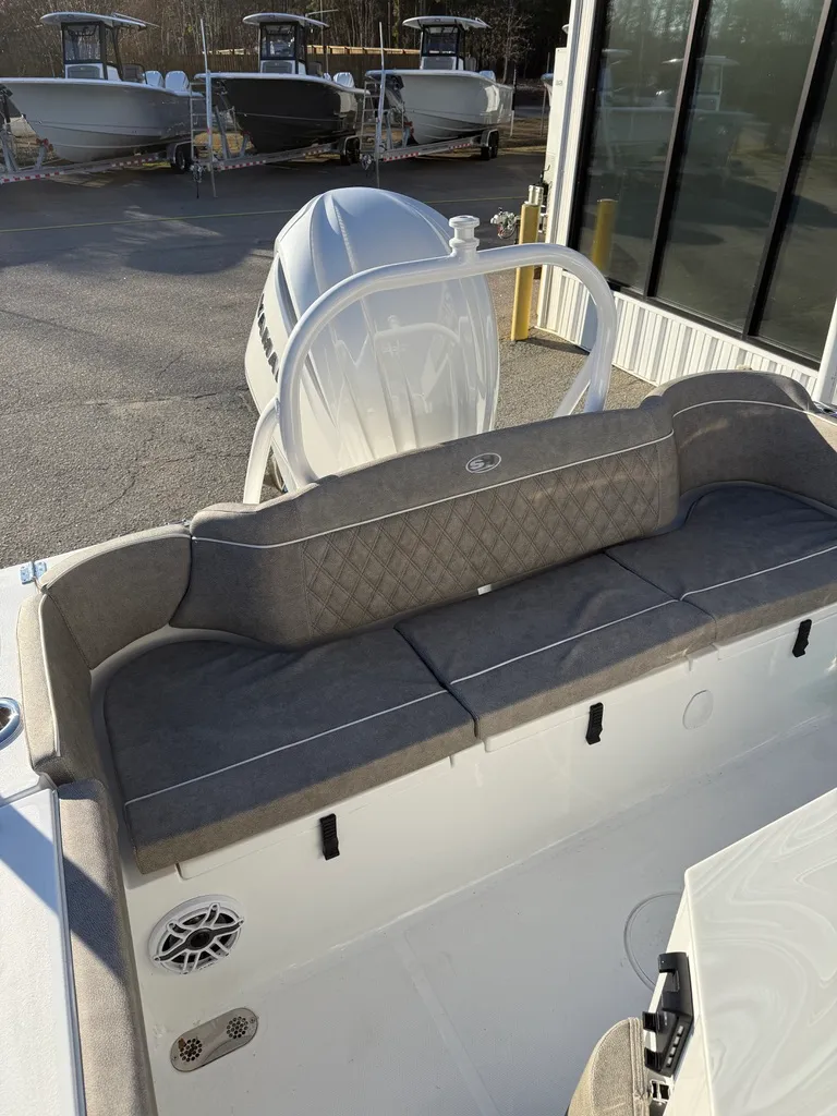 Slide: The Image of Sea Hunt Ultra 255SE 2026 - 14