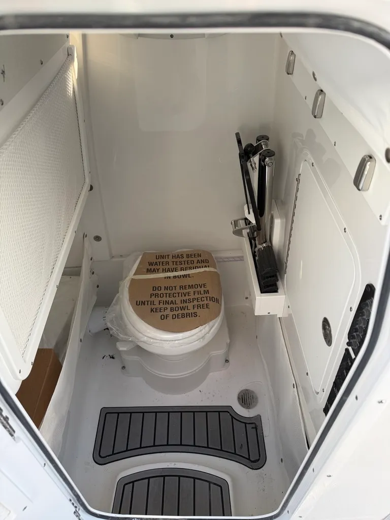 Slide: The Image of Sea Hunt Ultra 255SE 2026 - 7