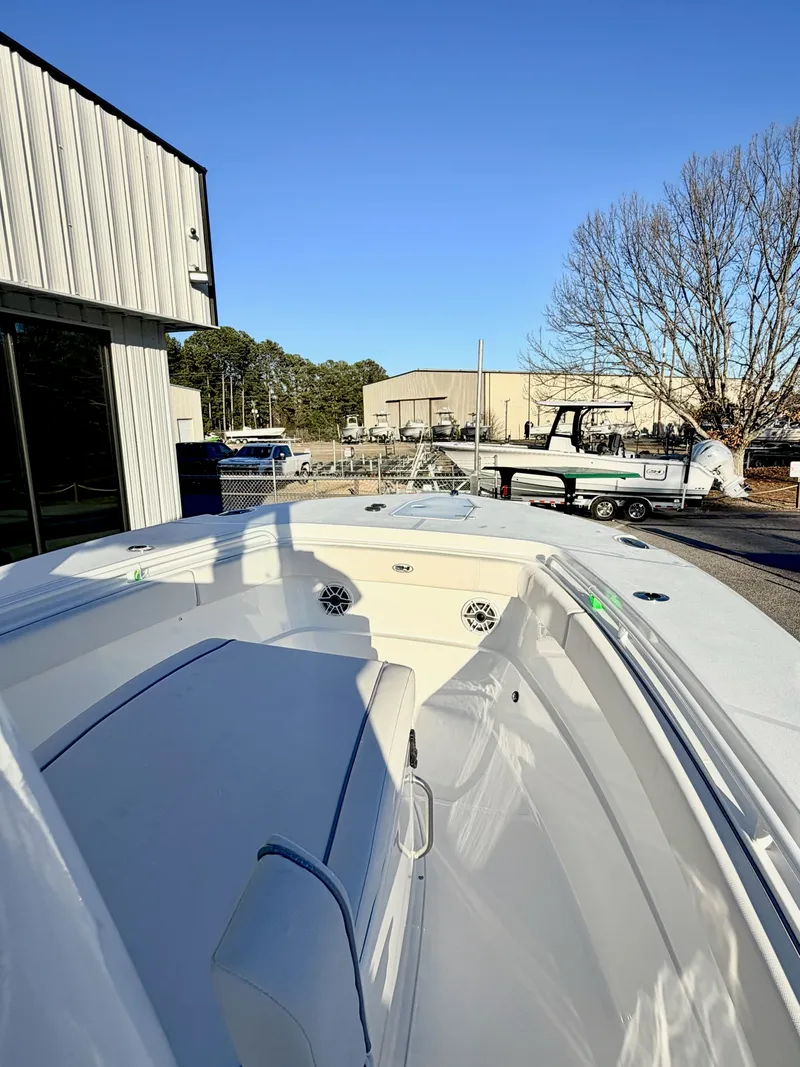 Slide: The Image of Sea Hunt Ultra 275 CB 2026 - 10