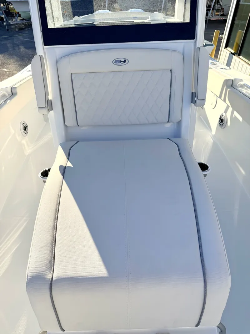 Slide: The Image of Sea Hunt Ultra 275 CB 2026 - 13