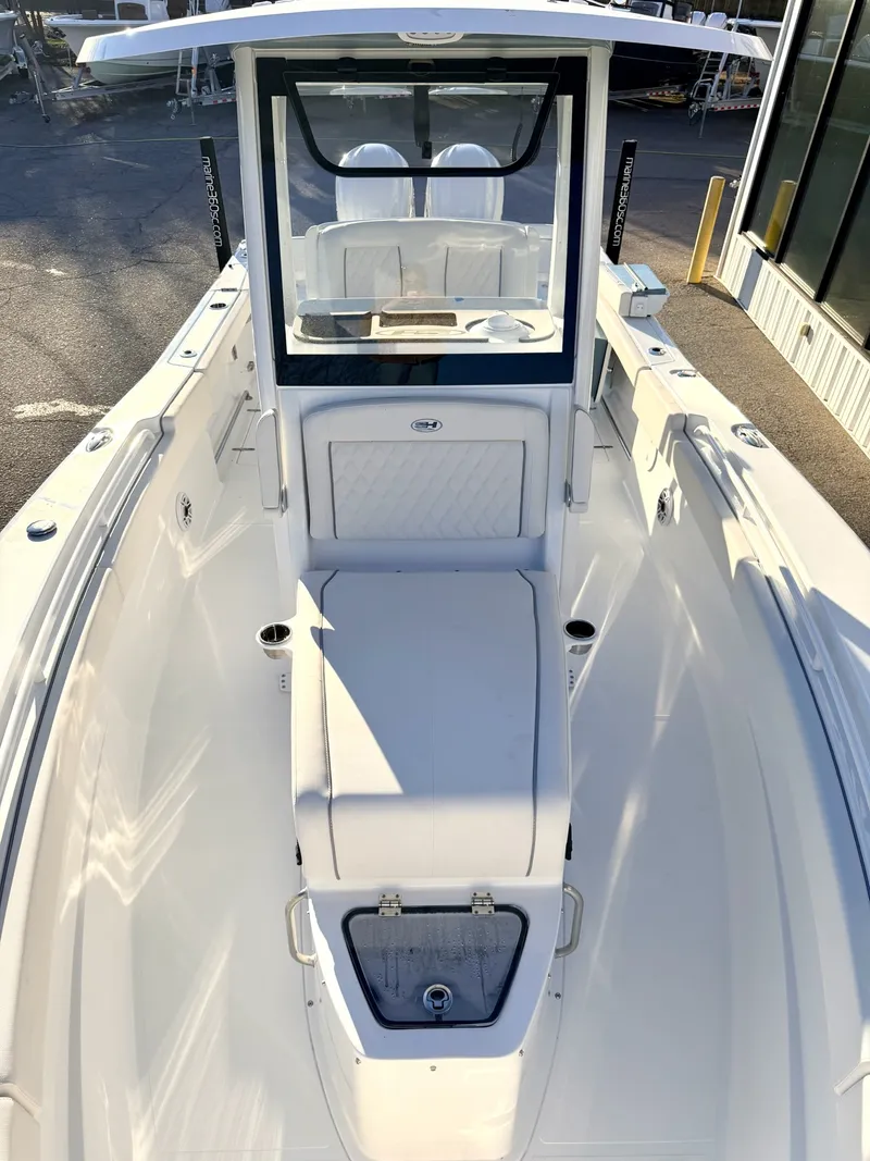 Slide: The Image of Sea Hunt Ultra 275 CB 2026 - 15