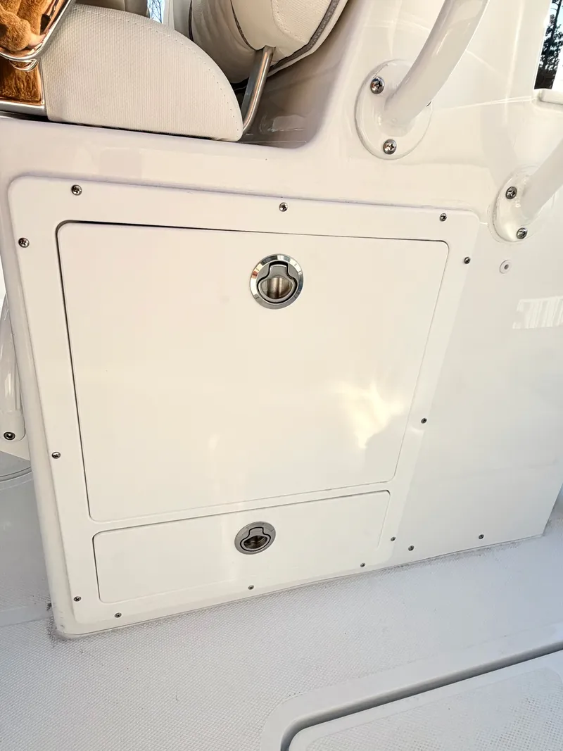 Slide: The Image of Sea Hunt Ultra 275 CB 2026 - 18