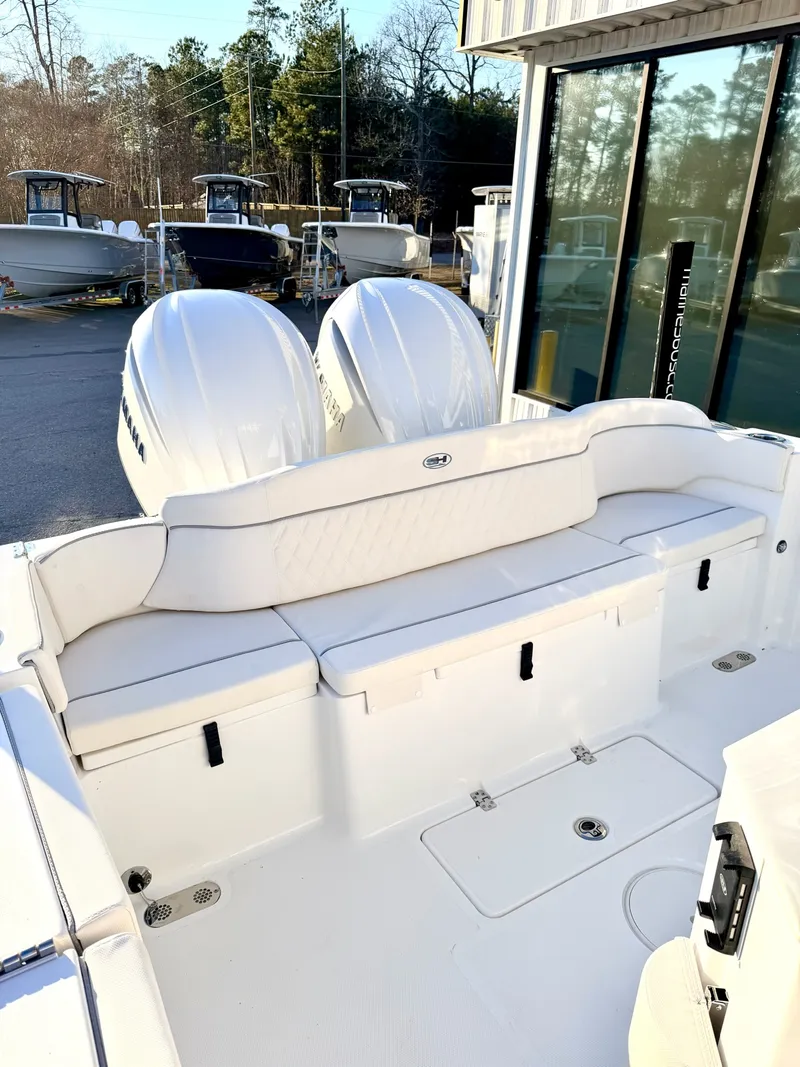 Slide: The Image of Sea Hunt Ultra 275 CB 2026 - 22