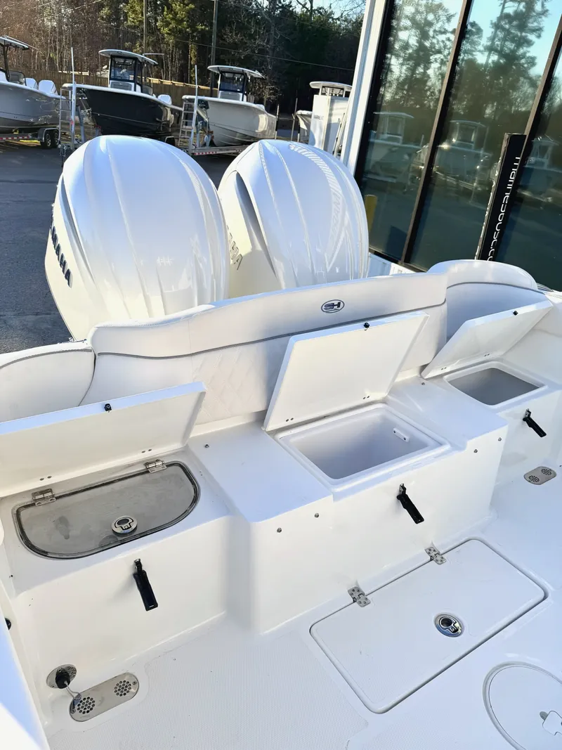 Slide: The Image of Sea Hunt Ultra 275 CB 2026 - 23