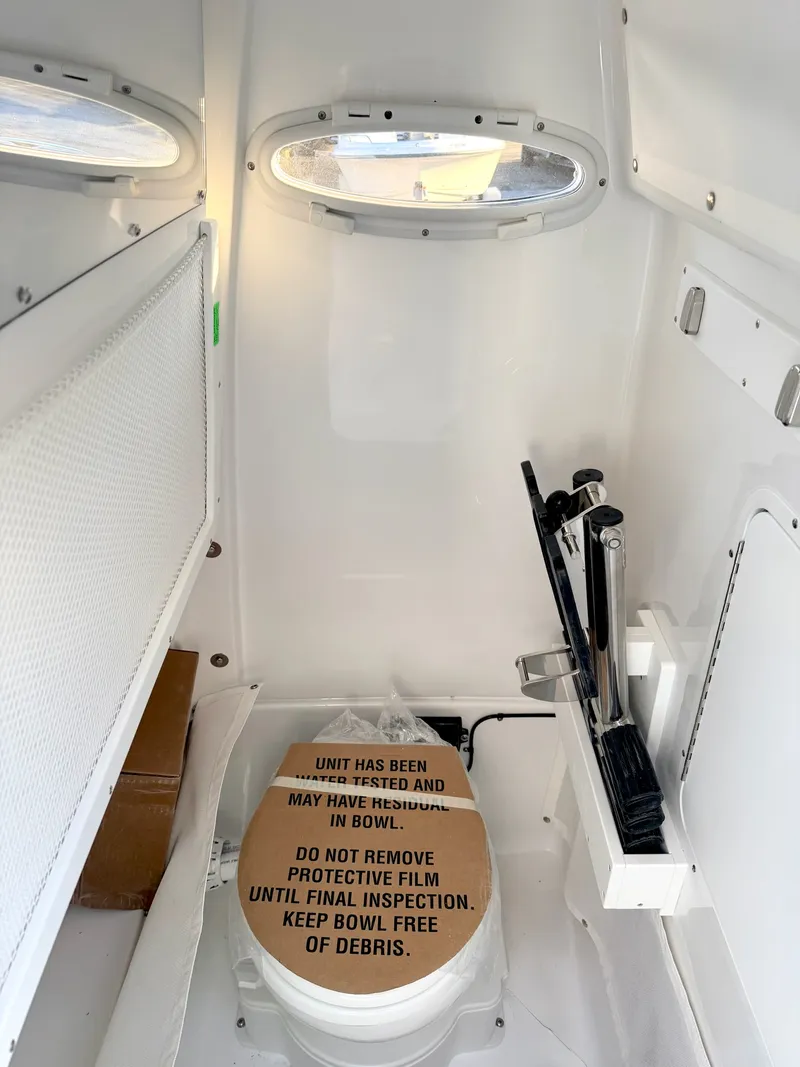 Slide: The Image of Sea Hunt Ultra 275 CB 2026 - 26