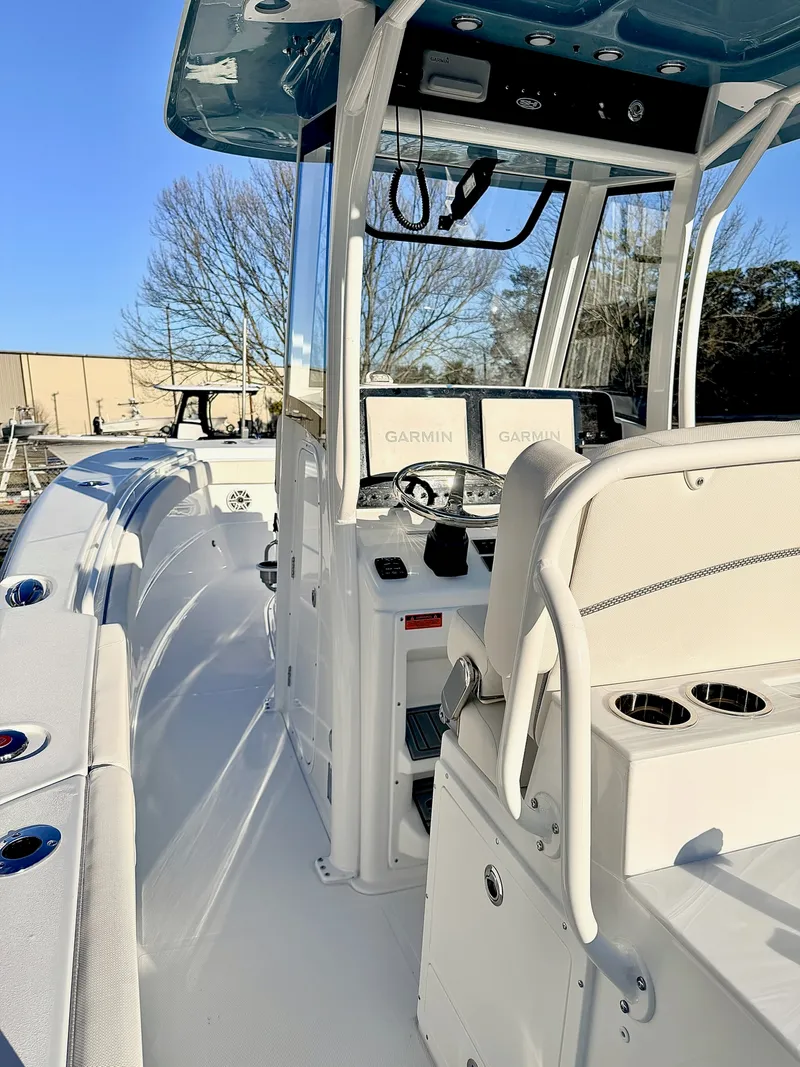 Slide: The Image of Sea Hunt Ultra 275 CB 2026 - 5