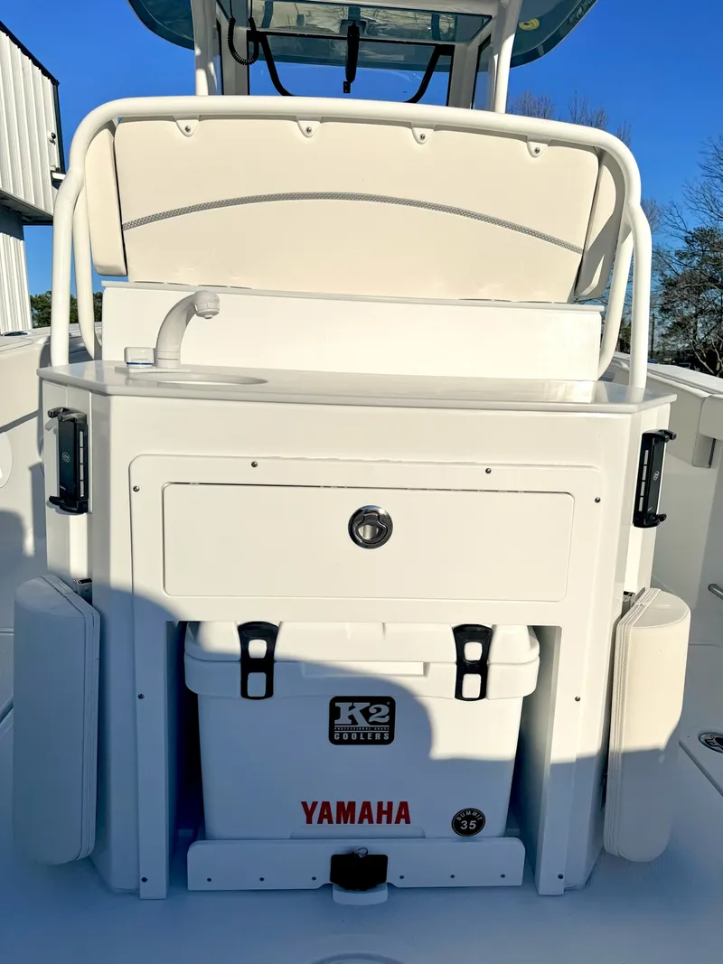 Slide: The Image of Sea Hunt Ultra 275 CB 2026 - 6