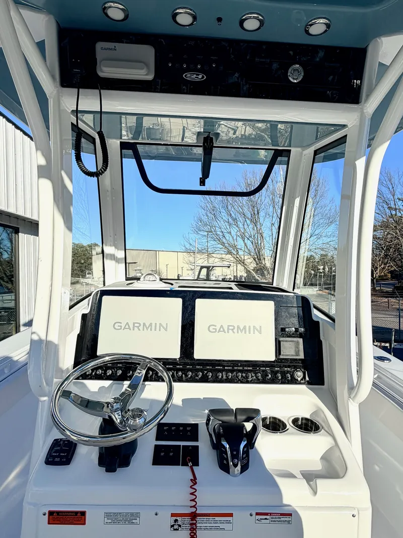 Slide: The Image of Sea Hunt Ultra 275 CB 2026 - 8