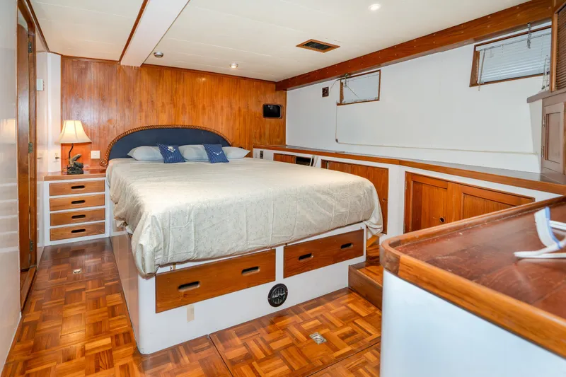 Slide: The Image of Grand Banks 55 Alaskan 1973 - 32