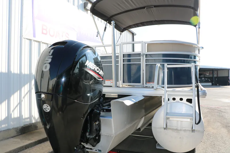 Slide: The Image of Tracker Party Barge 22 Dlx XP3 2022 - 10