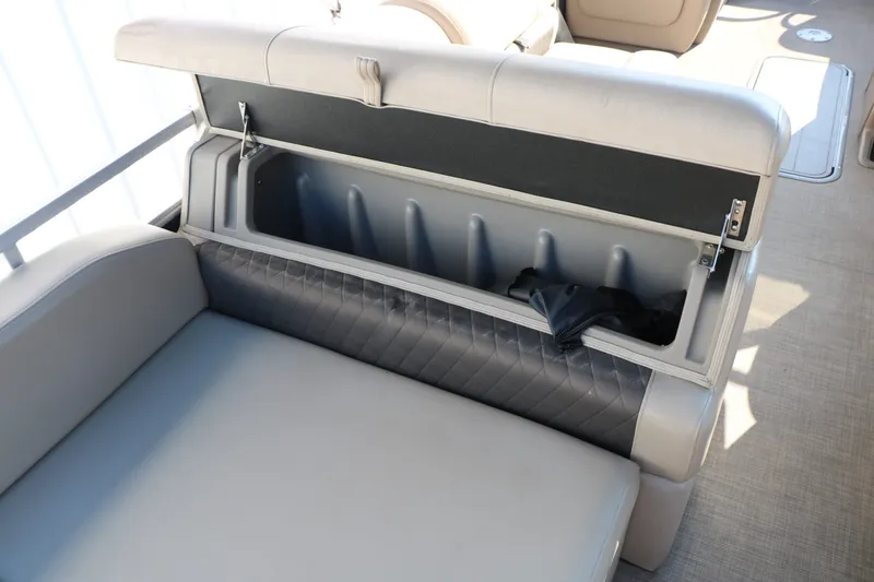 Slide: The Image of Tracker Party Barge 22 Dlx XP3 2022 - 27